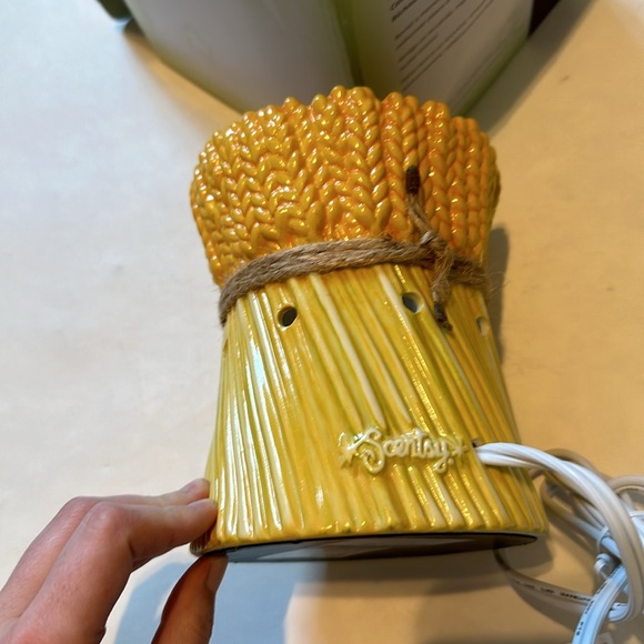 Scentsy Grateful Harvest Premium Wax Warmer - Picture 3 of 14